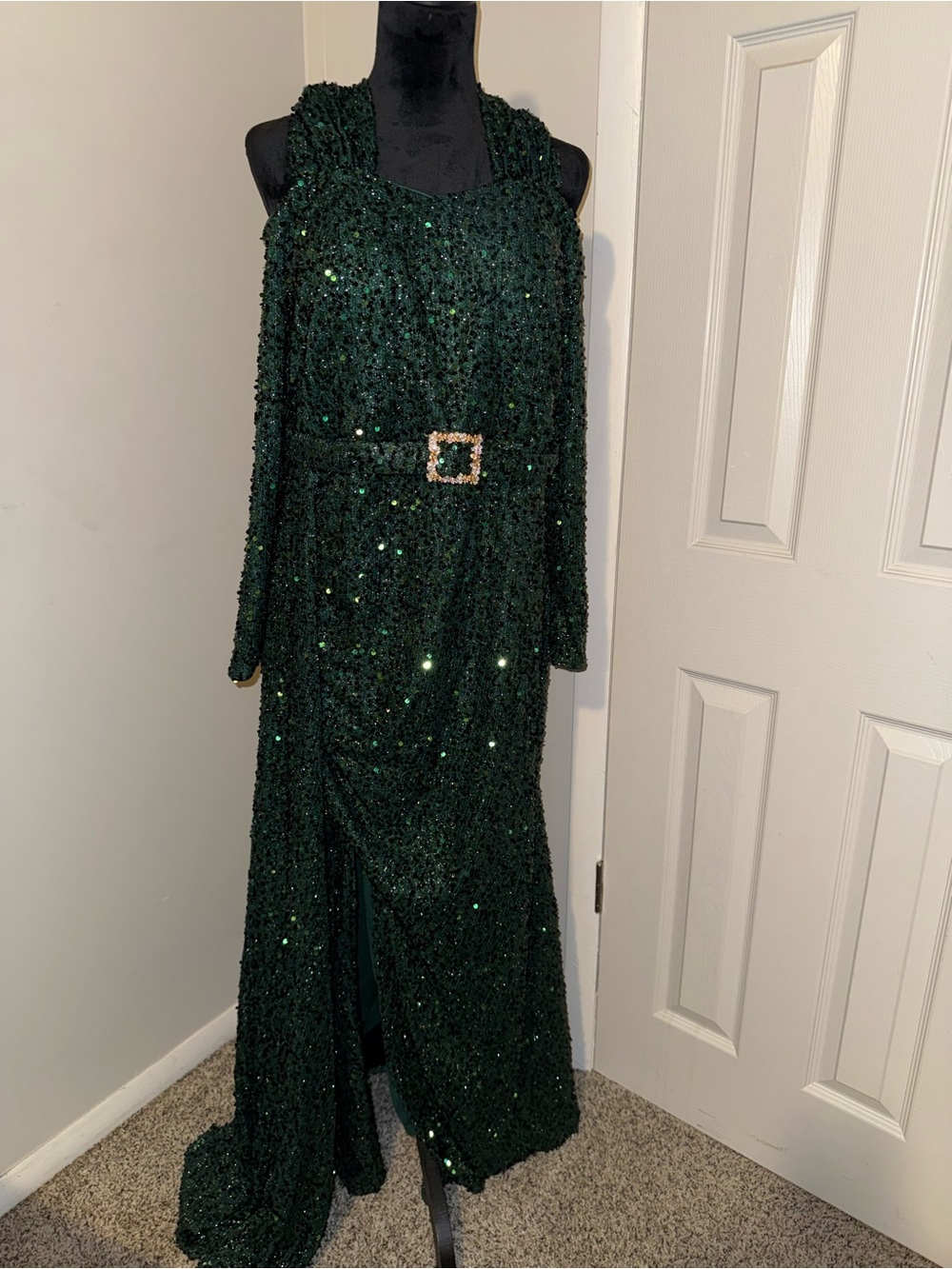 Emerald Sequin Evening Gown with Decorative Buckle